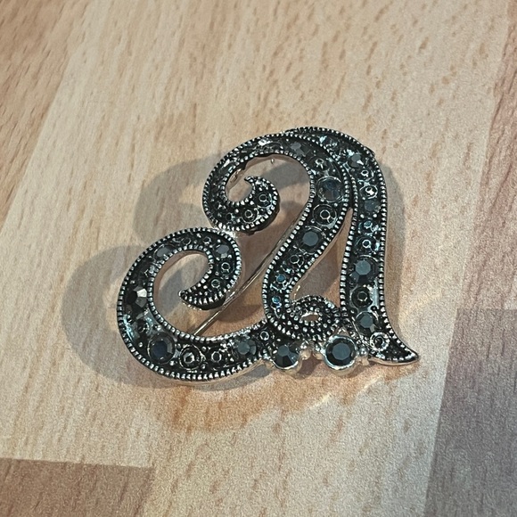 Vintage Marcasite Heart Black Asymmetrical Heart Brooch - Picture 5 of 8